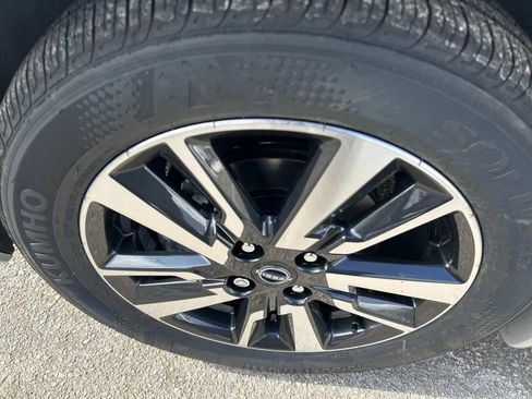 Used 2025 Nissan Versa SV w/ Trunk Package image 9