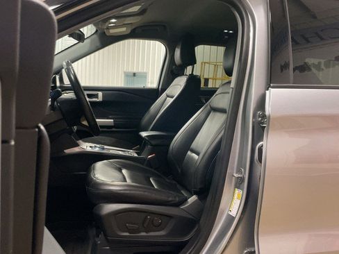 Used 2023 Ford Explorer XLT w/ Equipment Group 202A RWD image 15