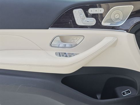 Used 2021 Mercedes-Benz GLS 580 4MATIC image 24