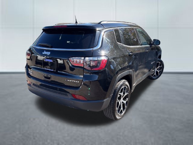Used 2024 Jeep Compass Limited AWD/4WD image 4
