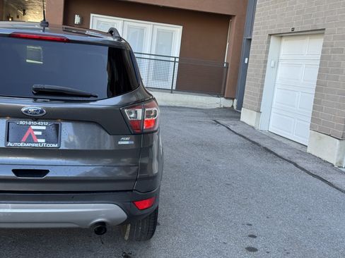 Used 2017 Ford Escape SE w/ Equipment Group 201A image 6