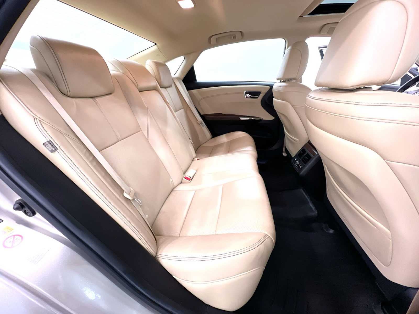 Used 2015 Toyota Avalon Limited w/ Technology Package FWD image 40
