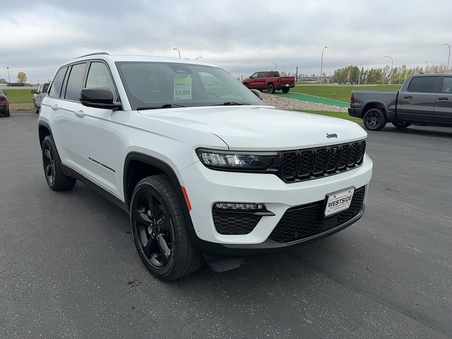 Used 2023 Jeep Grand Cherokee Limited w/ Luxury Tech Group II AWD/4WD image 3