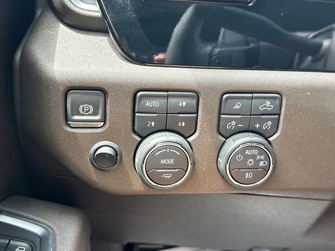 Used 2025 Chevrolet Silverado 1500 LTZ AWD/4WD image 30