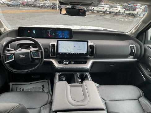 Used 2025 Ford Expedition Max Platinum AWD/4WD image 16