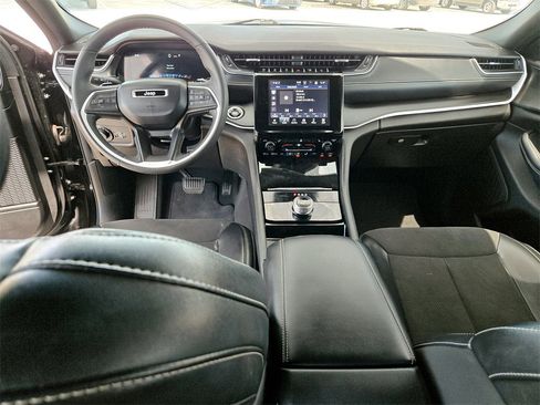 Used 2023 Jeep Grand Cherokee L Laredo image 12