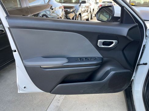 Used 2025 Kia K4 LXS image 18