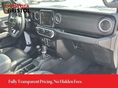 Used 2023 Jeep Wrangler Unlimited Sahara w/ Cold Weather Group AWD/4WD image 23