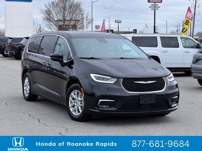 Used 2023 Chrysler Pacifica Touring-L