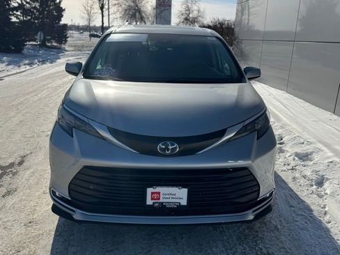 Certified 2024 Toyota Sienna XLE image 38
