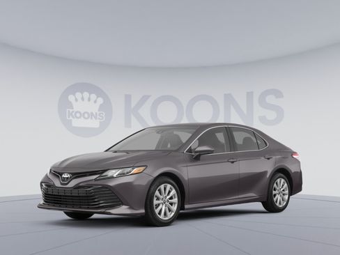 Used 2018 Toyota Camry XSE FWD image 1