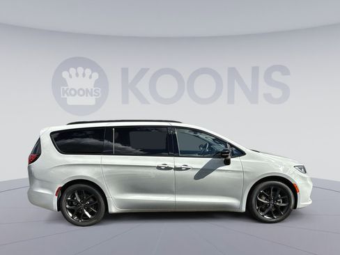 New 2026 Chrysler Pacifica Limited w/ S Appearance Package image 8