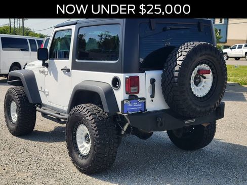 Used 2018 Jeep Wrangler Rubicon w/ Power Convenience Group AWD/4WD image 3