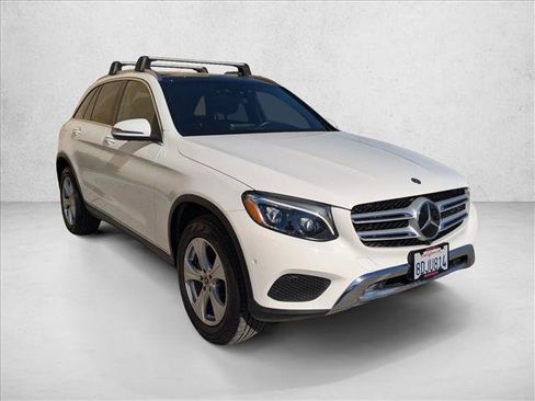 Used 2018 Mercedes-Benz GLC 300 4MATIC image 3