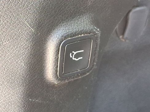 Used 2019 Jeep Cherokee Limited image 30