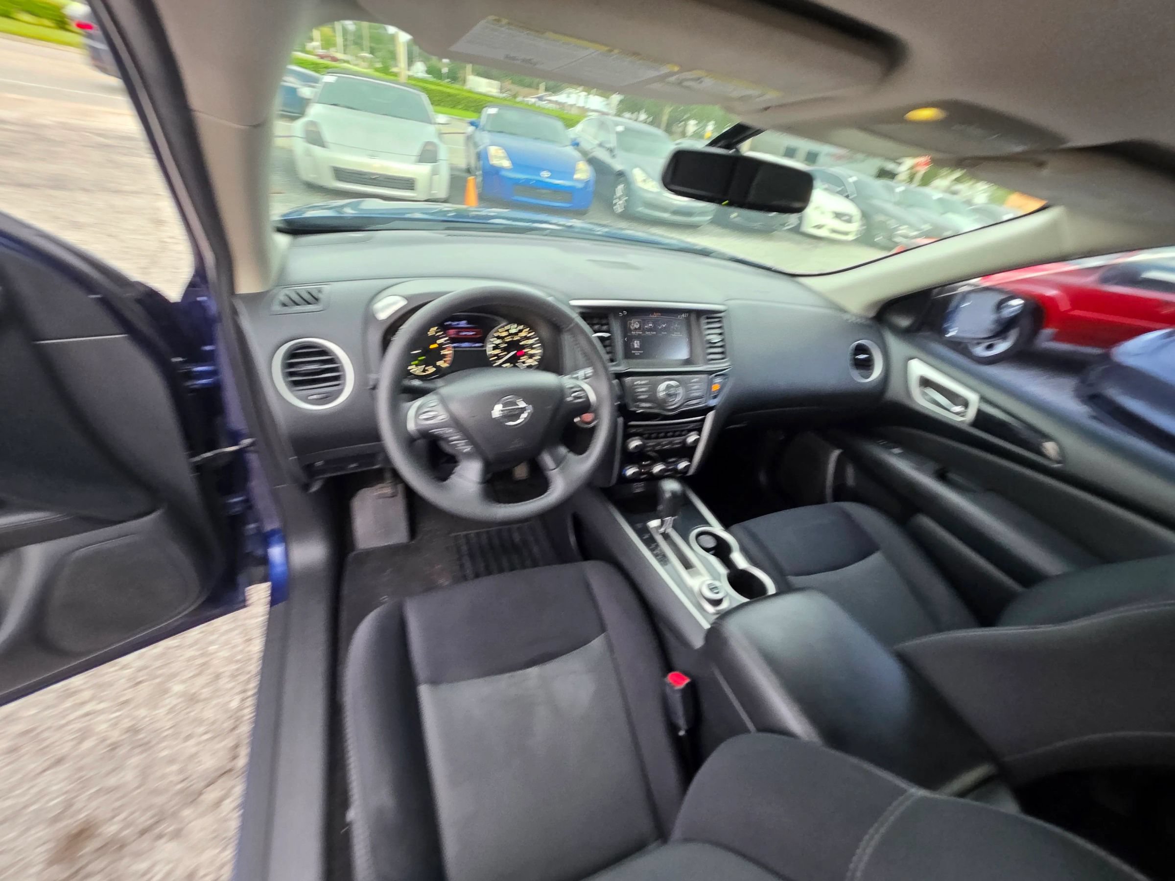 Used 2018 Nissan Pathfinder SV AWD/4WD image 14