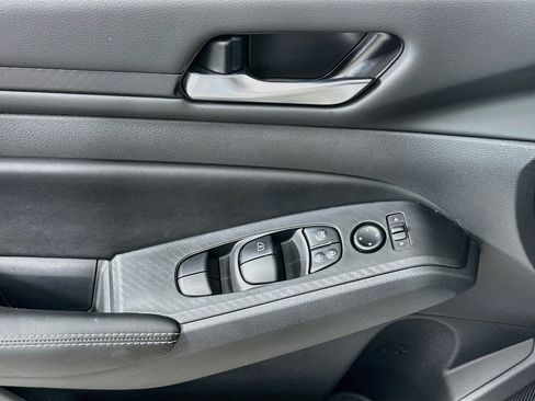 Used 2024 Nissan Altima 2.5 SV w/ SV Premium Package FWD image 15