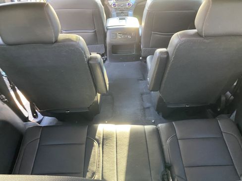 Used 2019 Chevrolet Suburban LT image 20