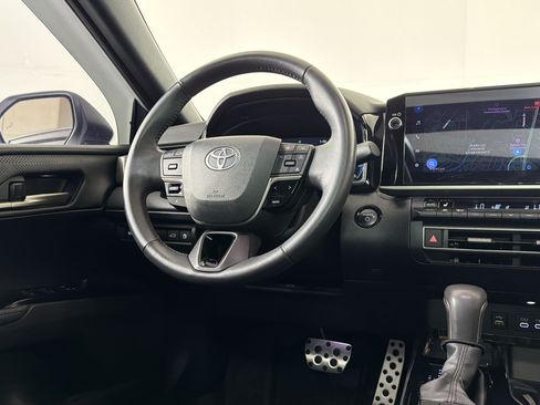 Used 2025 Toyota Camry XSE FWD image 15