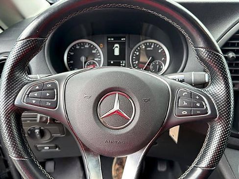Used 2021 Mercedes-Benz Metris image 14