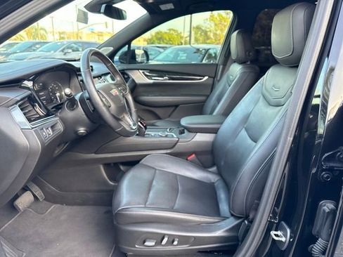 Used 2022 Cadillac XT6 Premium Luxury image 9