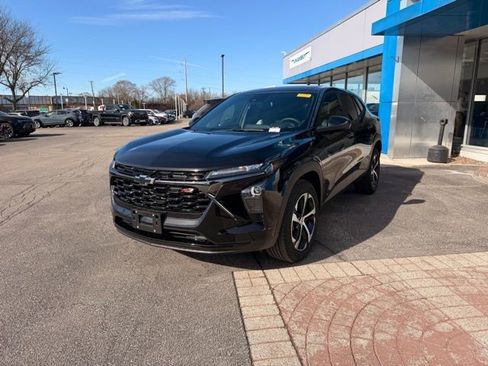 Used 2025 Chevrolet Trax RS w/ Sunroof Package image 3