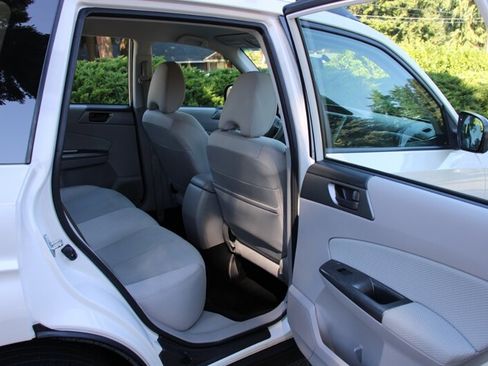 Used 2011 Subaru Forester 2.5X image 6