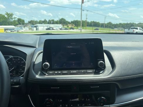 Used 2024 Nissan Rogue SV FWD image 18