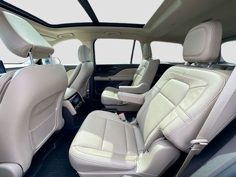 Used 2023 Lincoln Aviator Reserve w/ Elements Package Plus image 26