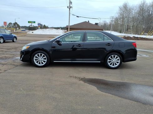 Used 2012 Toyota Camry XLE w/ Leather Pkg image 2