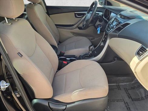 Used 2016 Hyundai Elantra SE image 19