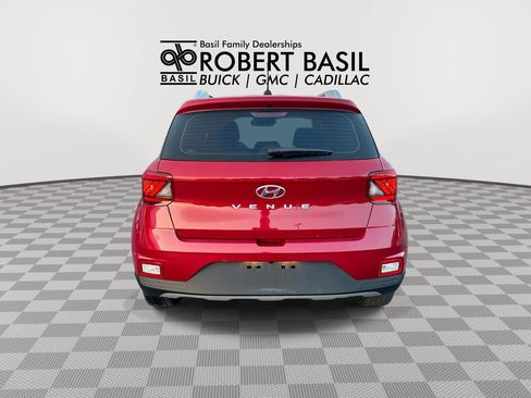 Used 2023 Hyundai Venue SEL FWD image 7