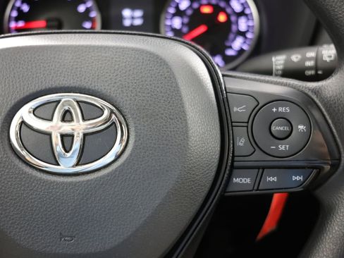 Used 2021 Toyota RAV4 LE FWD image 22