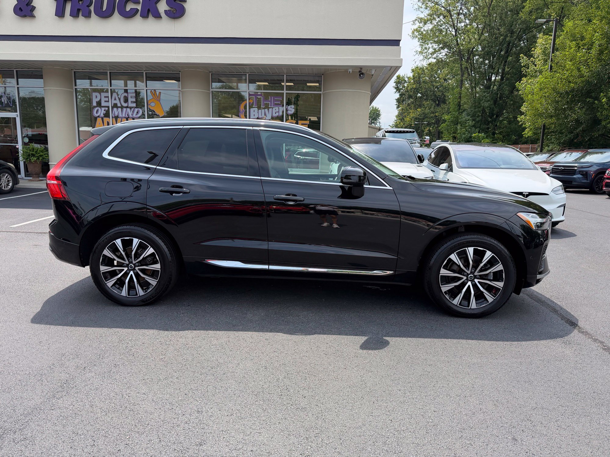 Used 2023 Volvo XC60 B5 Plus AWD/4WD image 7