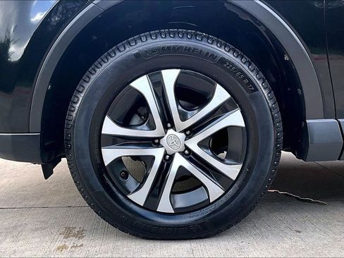 Used 2018 Toyota RAV4 LE image 12