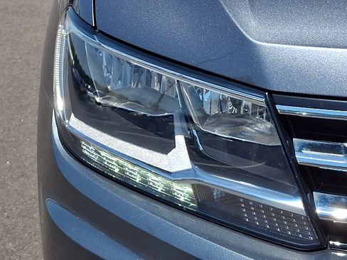 Used 2021 Volkswagen Tiguan SE w/ Panoramic Sunroof Package AWD/4WD image 10