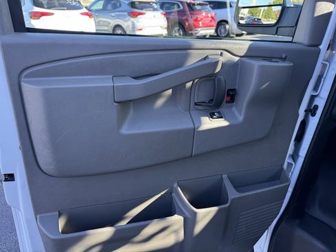 Used 2024 GMC Savana 2500 Work Van w/ Driver Convenience Package image 17
