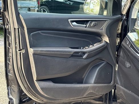 Used 2018 Ford Edge Titanium w/ Equipment Group 301A AWD/4WD image 18