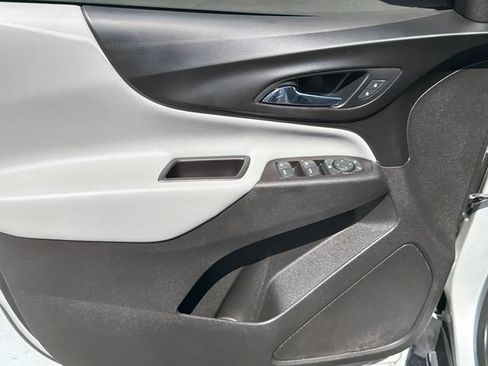 Used 2021 Chevrolet Equinox LT FWD image 16