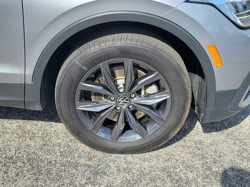Used 2022 Volkswagen Tiguan SE image 42