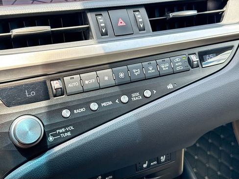 Used 2021 Lexus ES 300h w/ Premium Package FWD image 22
