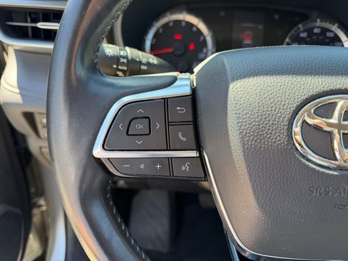 Used 2020 Toyota Highlander LE image 25