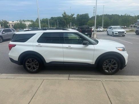 Used 2023 Ford Explorer XLT w/ Equipment Group 202A RWD image 5