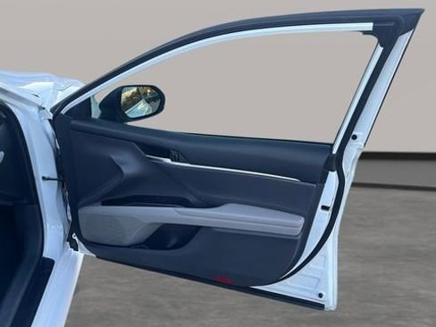 Used 2022 Toyota Camry LE image 38