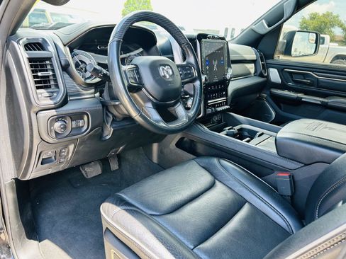 Used 2020 RAM 1500 Limited w/ Black Appearance Package AWD/4WD image 17