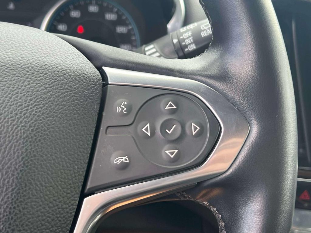 Used 2023 Chevrolet Traverse LT AWD/4WD image 23
