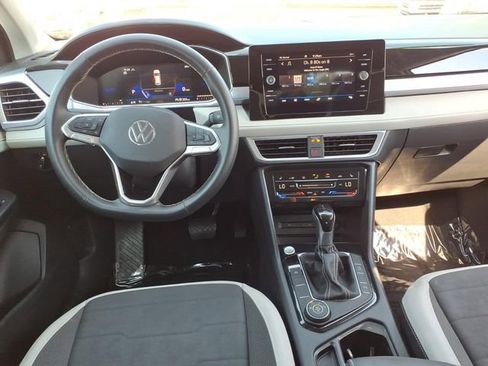 Used 2025 Volkswagen Taos SE AWD/4WD image 17