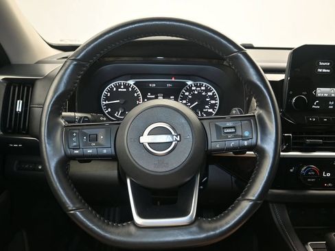 Certified 2025 Nissan Pathfinder SL FWD image 13