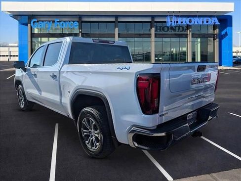 Used 2025 GMC Sierra 1500 SLT image 3
