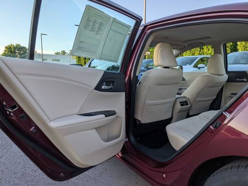 Used 2017 Honda Accord EX image 15